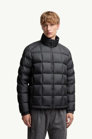 Eglise Square-Quilted Hooded Short Down Jacket
