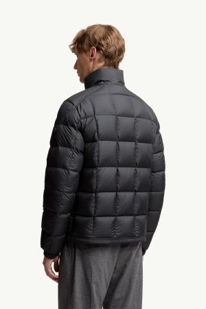 Eglise Square-Quilted Hooded Short Down Jacket